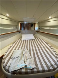 Carnevali 120 camera V prua
