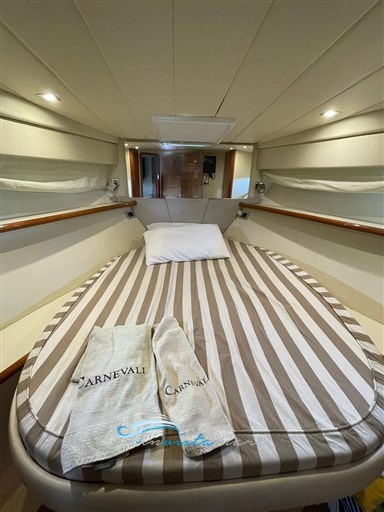 Carnevali 120 camera V prua