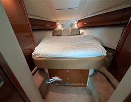 SeaRay 455 camera V prua