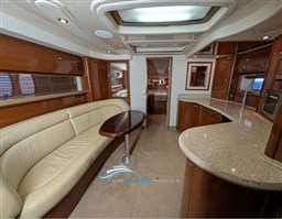SeaRay 455 dinette 1