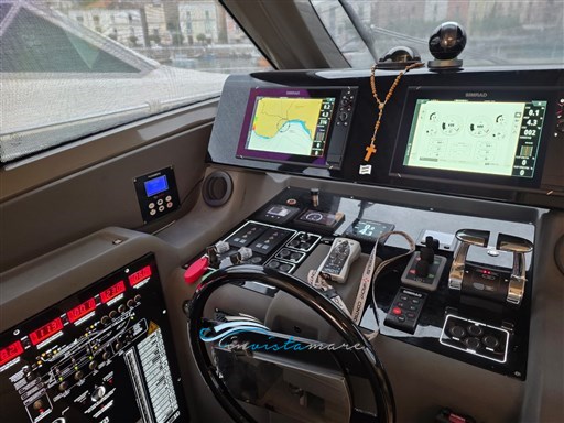 Ferretti 550 guida