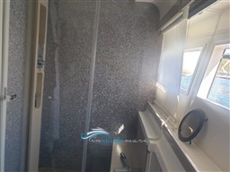 Ferretti 550  doccia interna