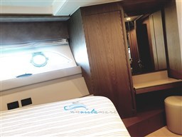 Ferretti 550  mobile
