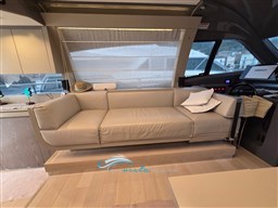 Ferretti 550 divano