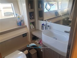 Ferretti 550 bagno 6