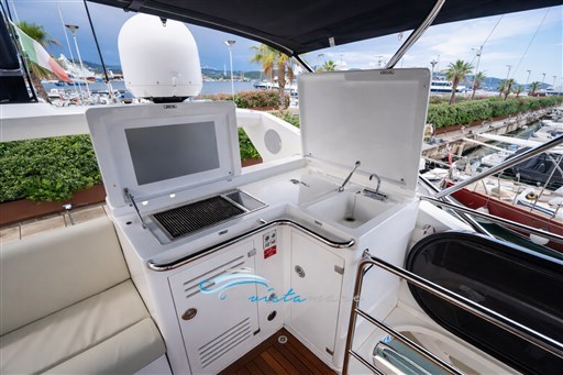Sunseeker 68 cucina fly