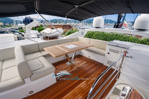 Sunseeker 68 salone fly