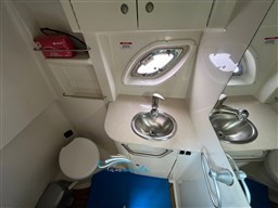 Sea Ray 335 bagno