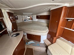 Sea Ray 335 letto francese