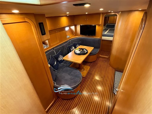 Uniesse 48 interno