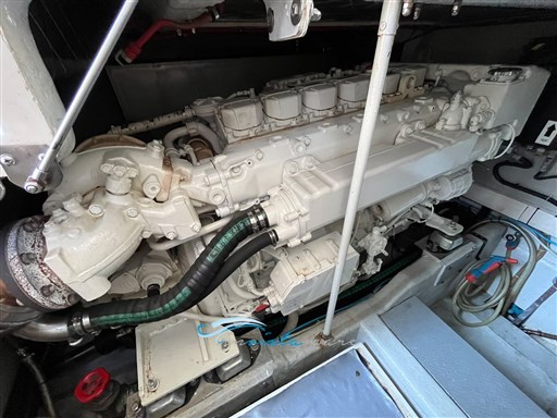 Uniesse 48 motore 1