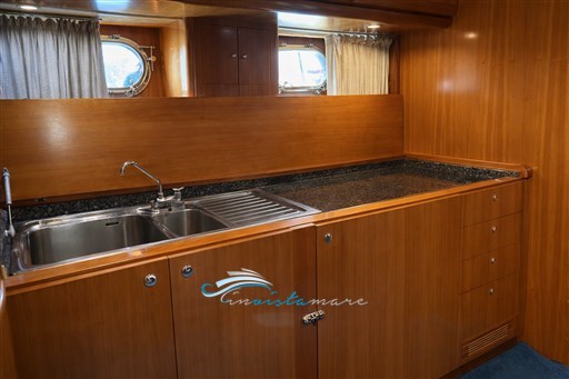 Alfamarine 58 cucina 1