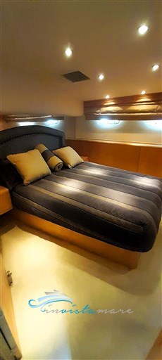 Hatteras 60 letto matrimoniale