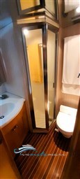 Hatteras 60 bagno 1