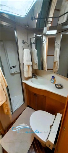 Hatteras 60 bagno 2