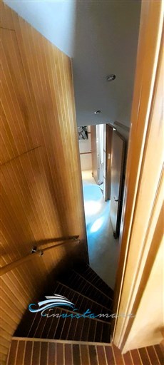 Hatteras 60 scala