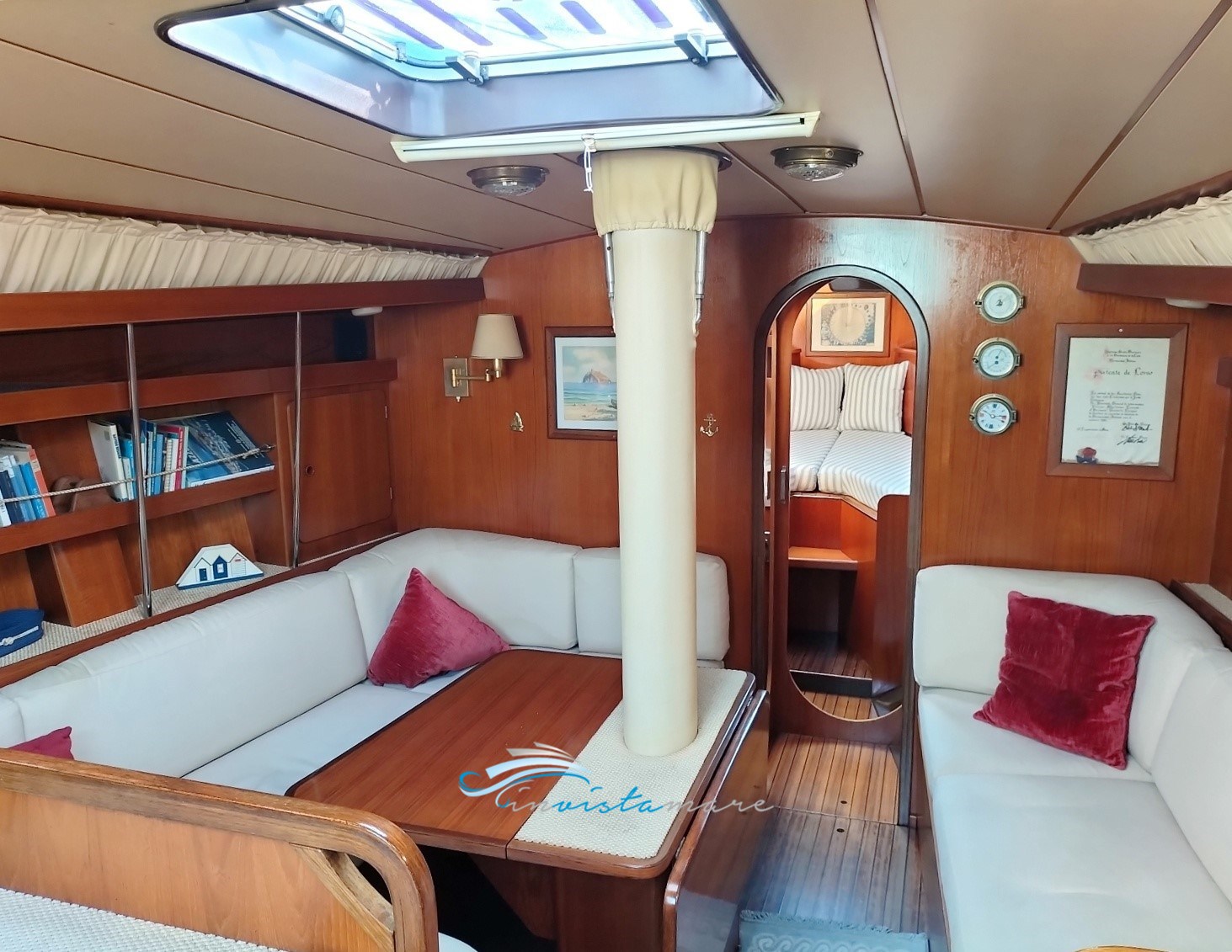 Comet 12 dinette