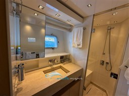 Sanlorenzo 86 bagno (2)