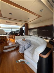 Predator 52  dinette