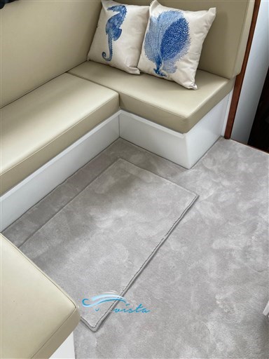 DC 9 dinette 1