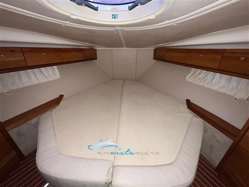 Bavaria 33 camera V prua