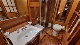 Dolphin 51 bagno 2