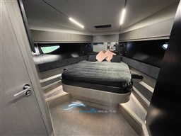 Rizzardi INfive camera V prua