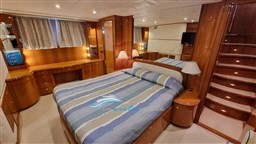 guy couach 22 camera