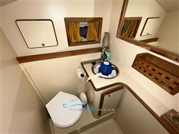 Oceanis 32 bagno 1
