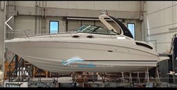 Sea Ray 335  esterna in cantiere