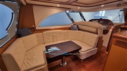 Dolphin 51 dinette