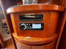 Pershing 50  radio