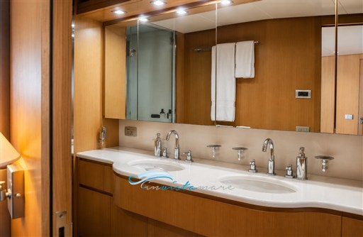 Sanlorenzo 108 bagno