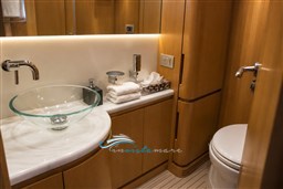 Sanlorenzo 108 bagno 2