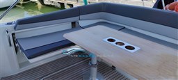 Cap Camarat 10.50 tavolo esterno