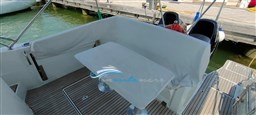 Cap Camarat 10.50 tavolo pozzetto