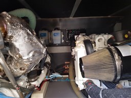 Prestige 42 particolare sala motori