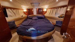 0Prestige 42 camera armatore