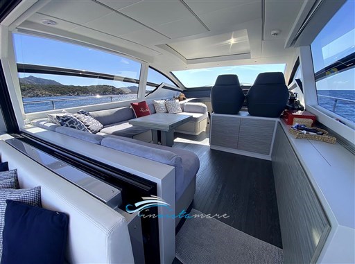 Pershing 62 dinette 1