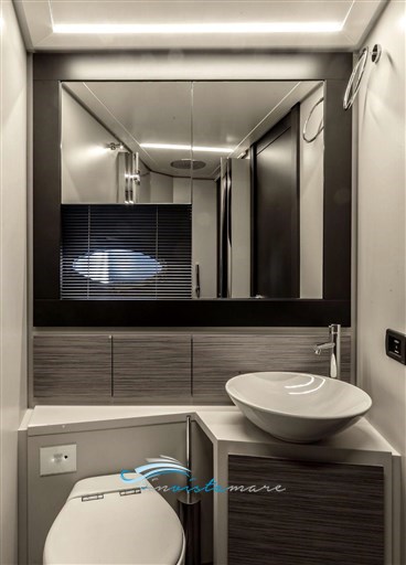 Pershing 62 bagno 1