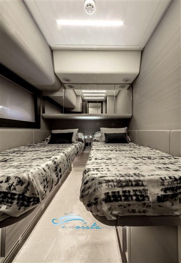 Pershing 62 camera doppia