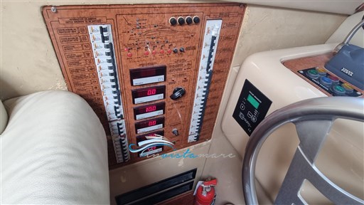 Ferretti 46 comandi