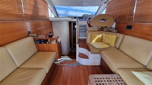 Intermare 37 dinette2