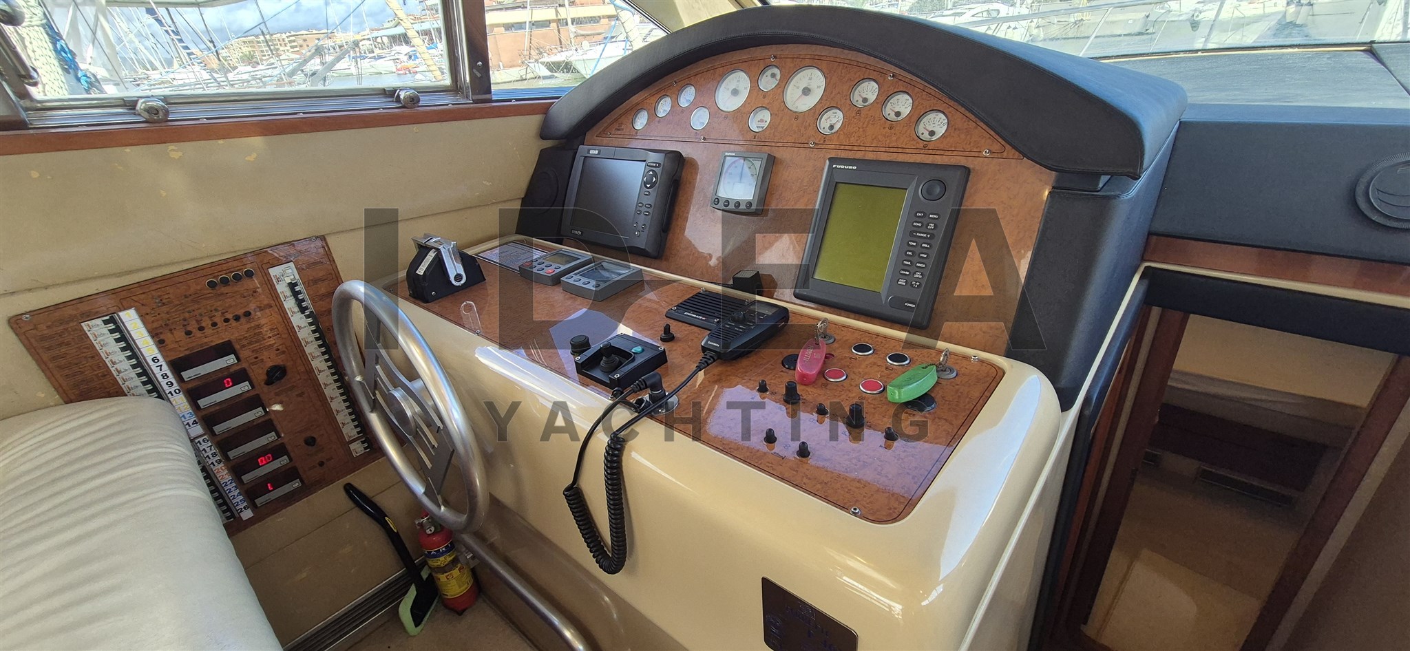 Ferretti 46 plancia