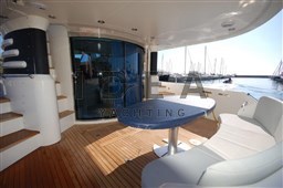 Fairline Squadron 62_pozzetto e porta ingresso
