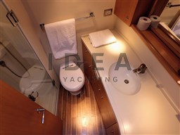 BERTRAM 540_servizi cabina centro barca
