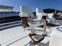 BERTRAM 540_poltroncine postazione comandi fly