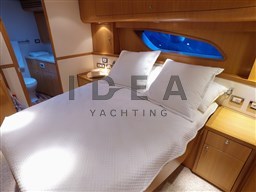 BERTRAM 540_cabina centro barca lato opposto