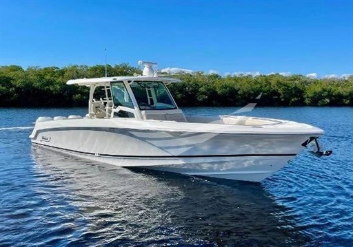 Boston Whaler 380 Outrage