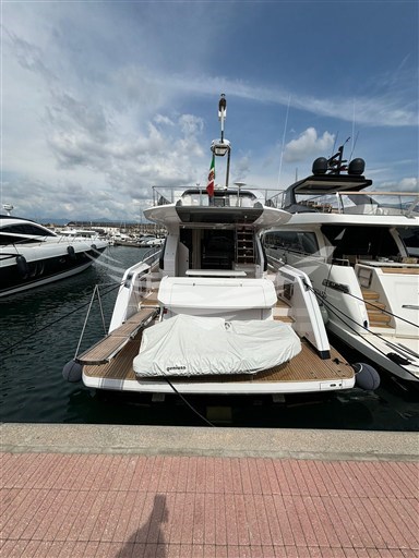 Ferretti 670